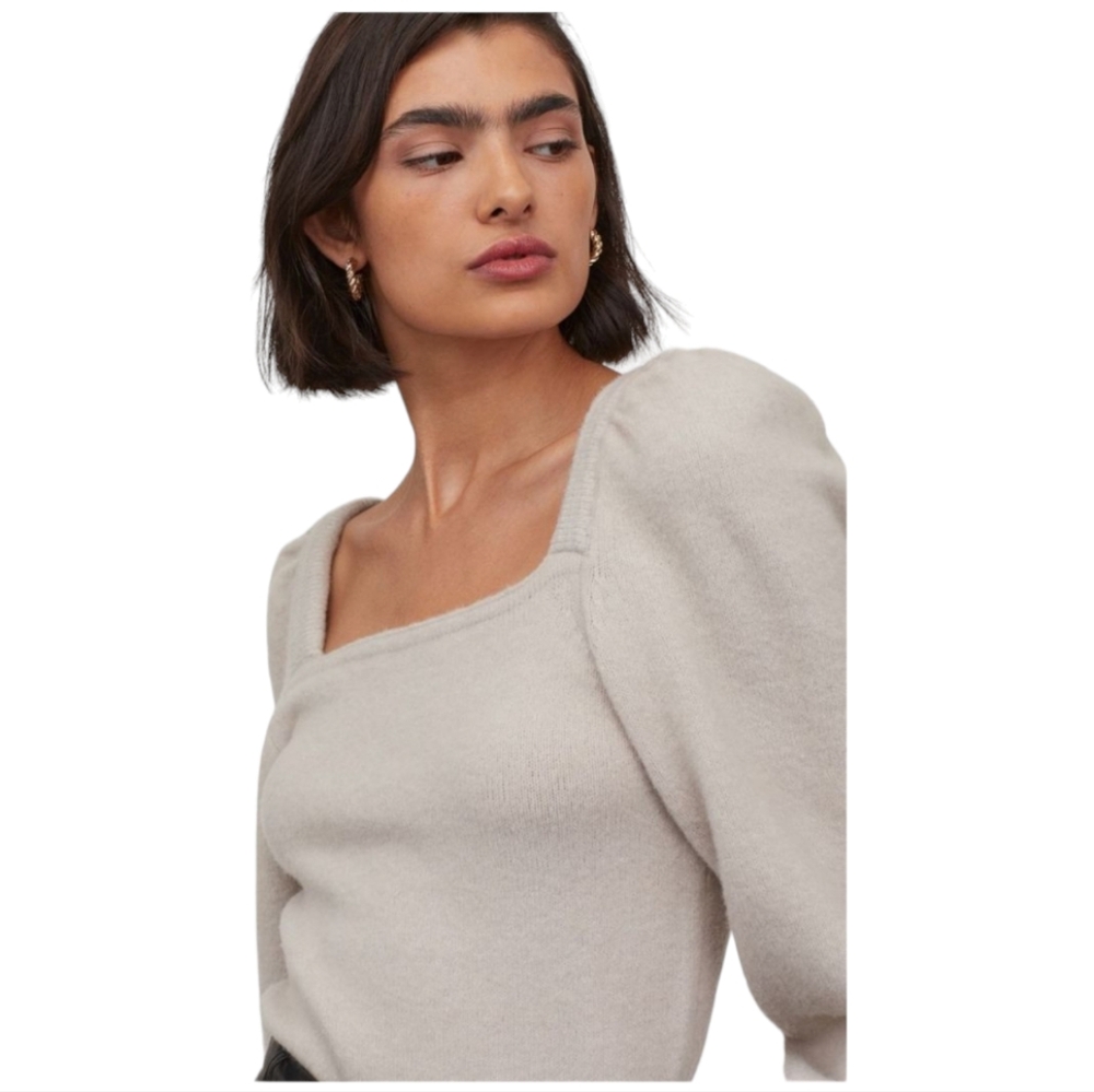 H&M puffed sleeve sweater color light cream size S